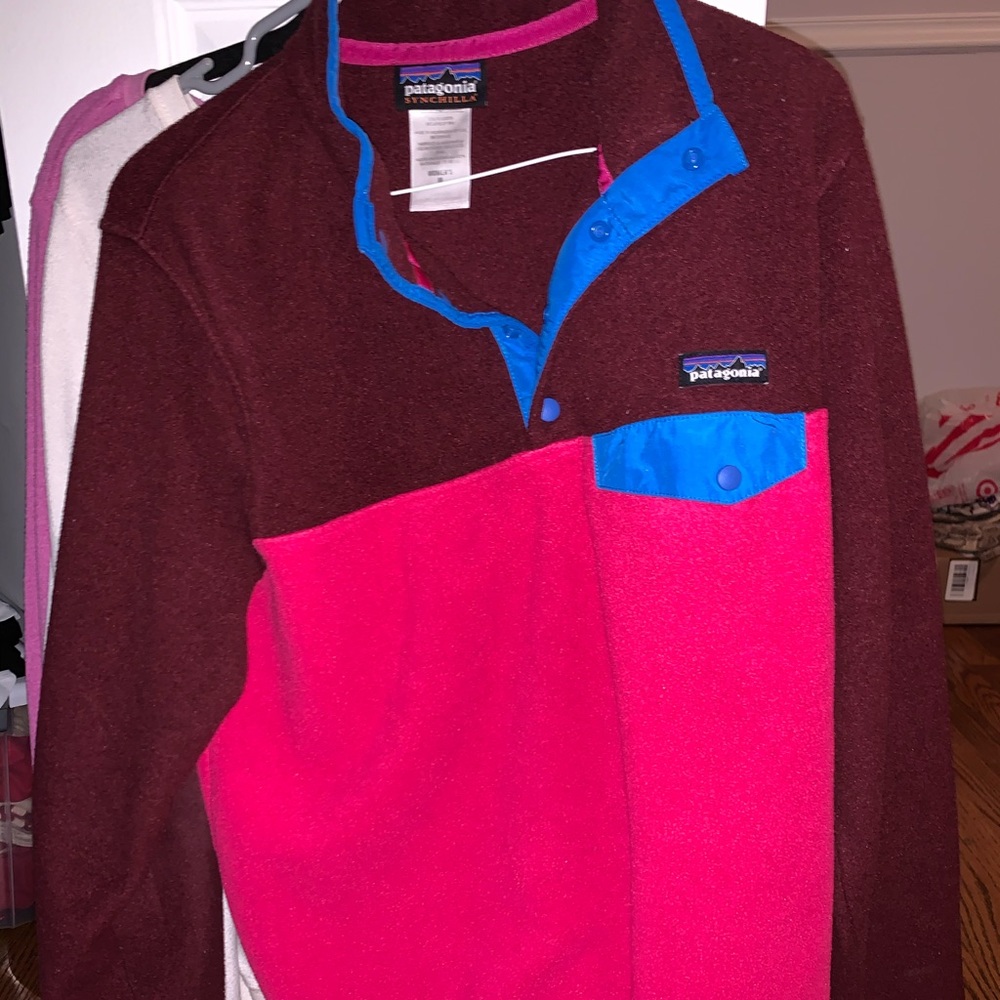 Women’s Patagonia pullover in pink and maroon